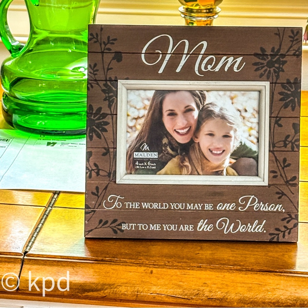 NWT Malden Wood Frame for Mom – 9”x9” Sentimental Quote